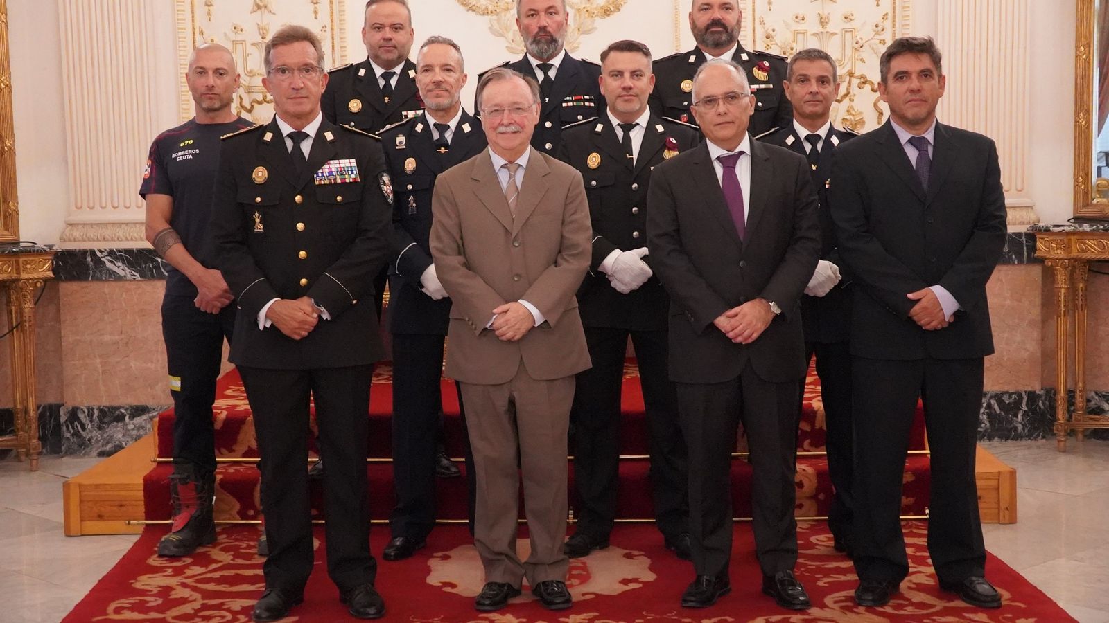 Foto de familia en el Salón del Trono