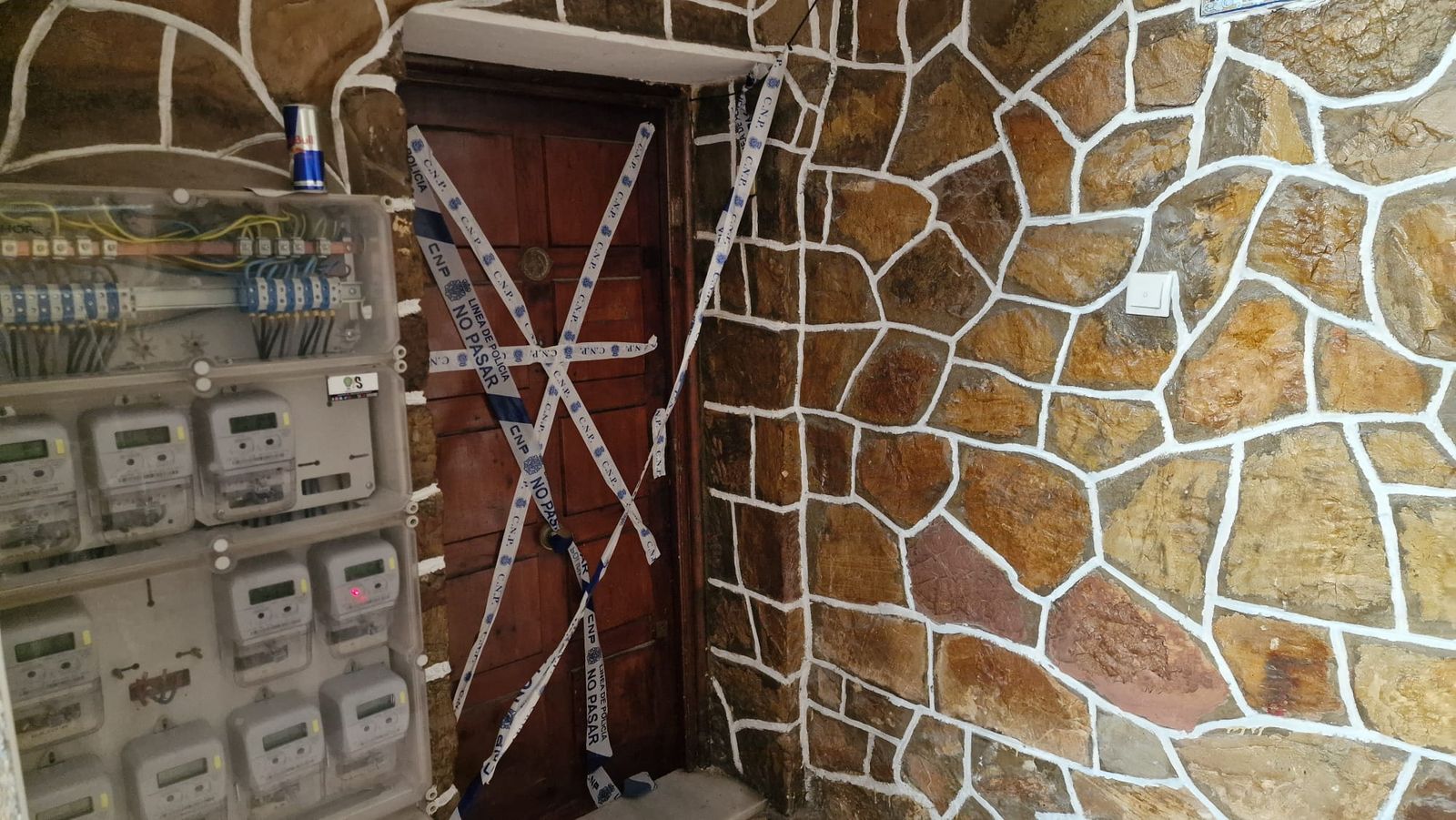 El domicilio en Alférez Provisional sigue precintado.