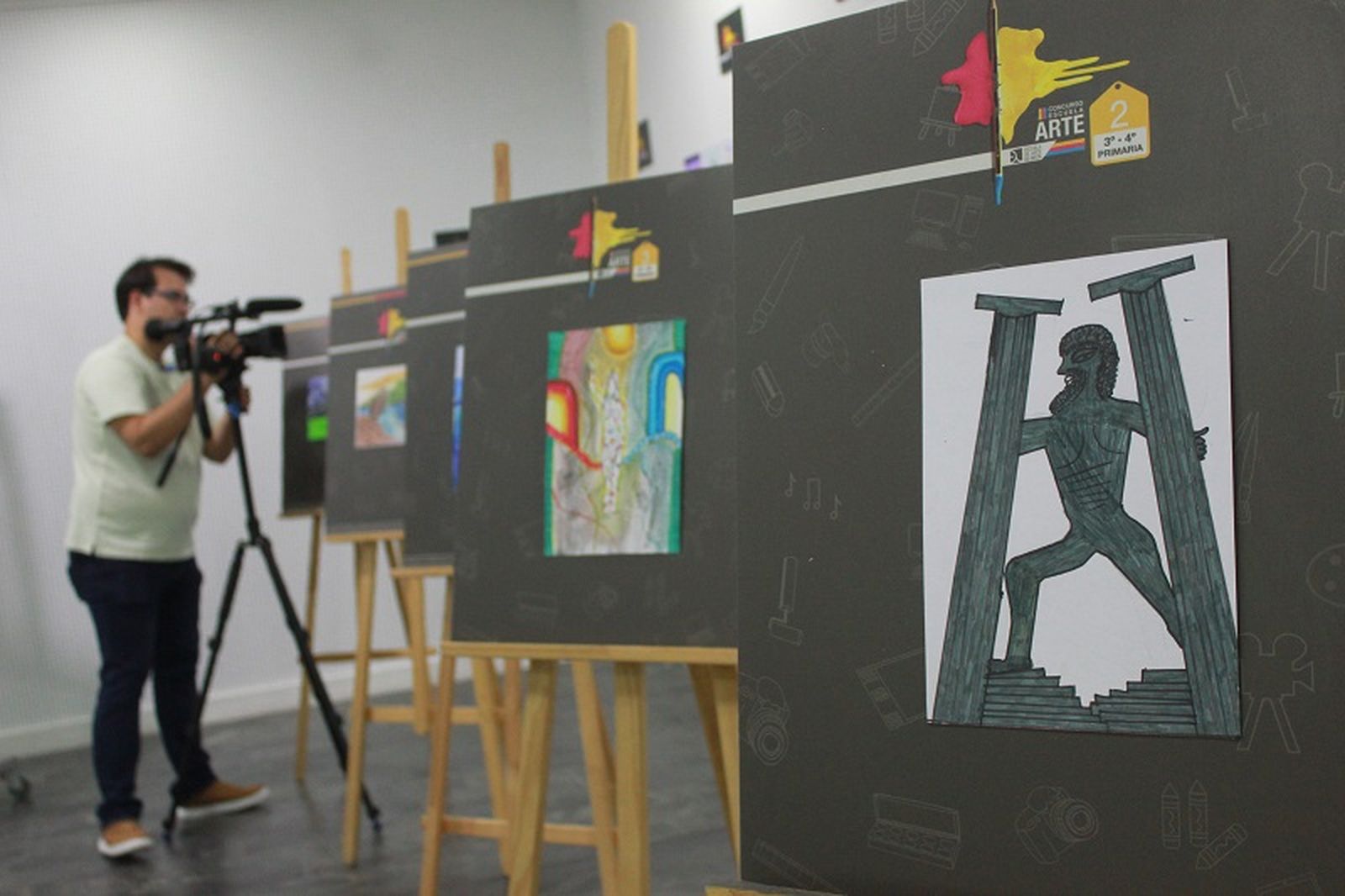 Las exposiciones de la Escuela de Arte en la ‘Adolfo Suárez’. / FOTO S.C.