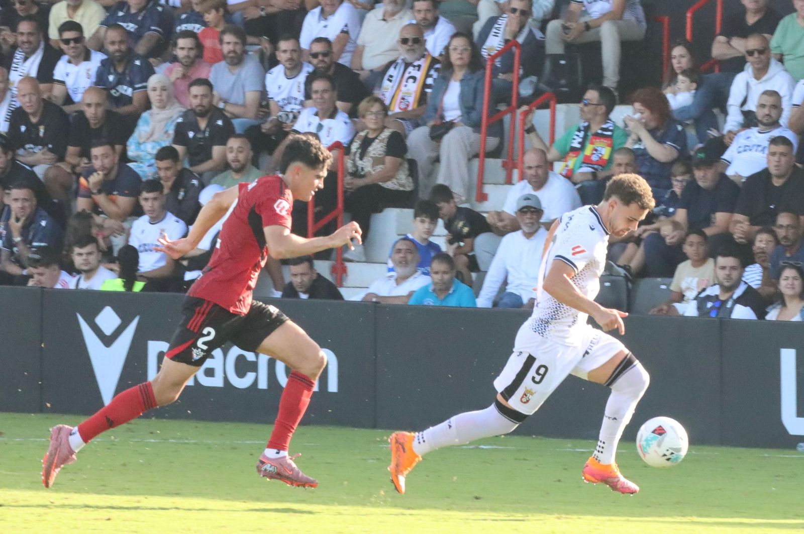 El Ceuta pone la directa ante el Mirandés: resumen en fotos