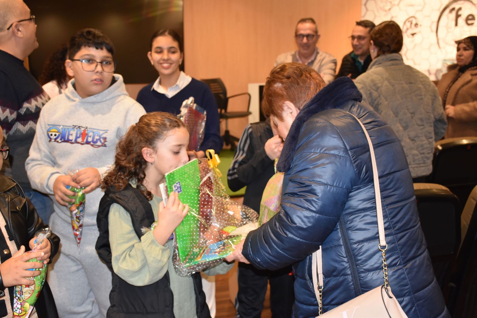 La entrega de premios de la FAMPA por la confección de tarjetas navideñas, en imágenes