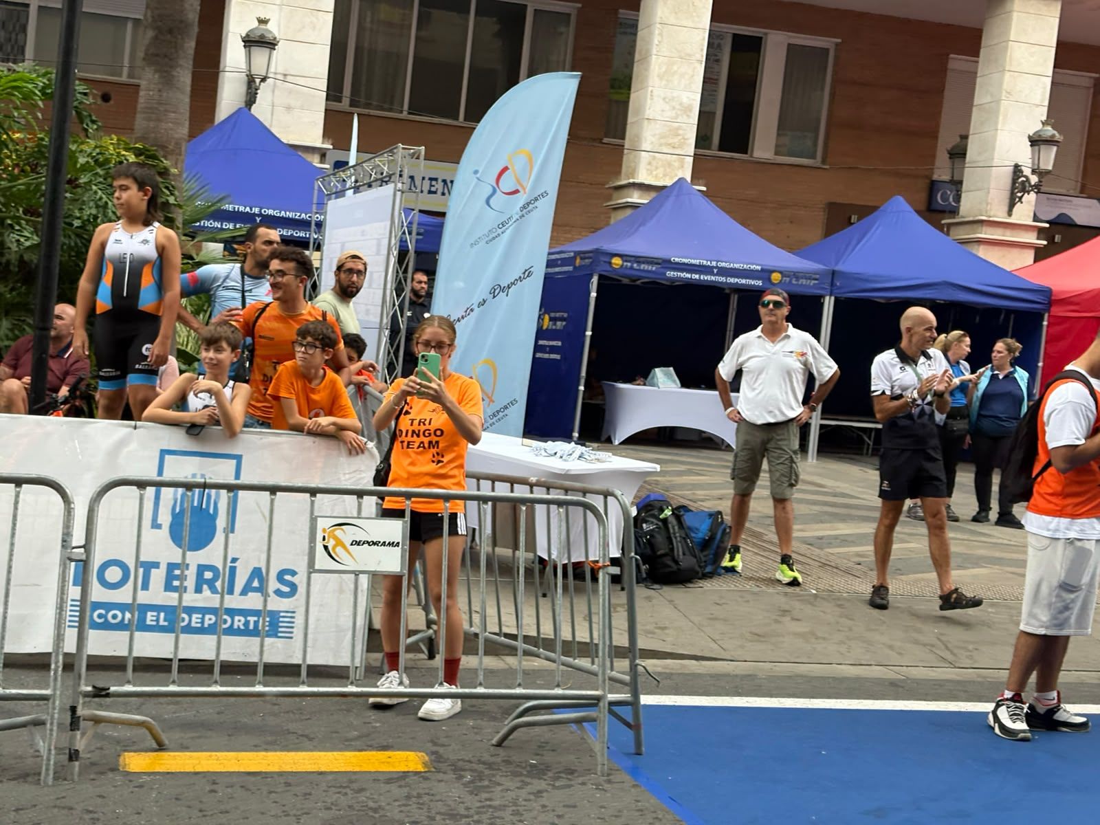 Los aficionados al triatlón en Ceuta se reúnen para participar en el Acuatlón Popular 'Juan Mur' y en la Phoenix Kids Triathlon