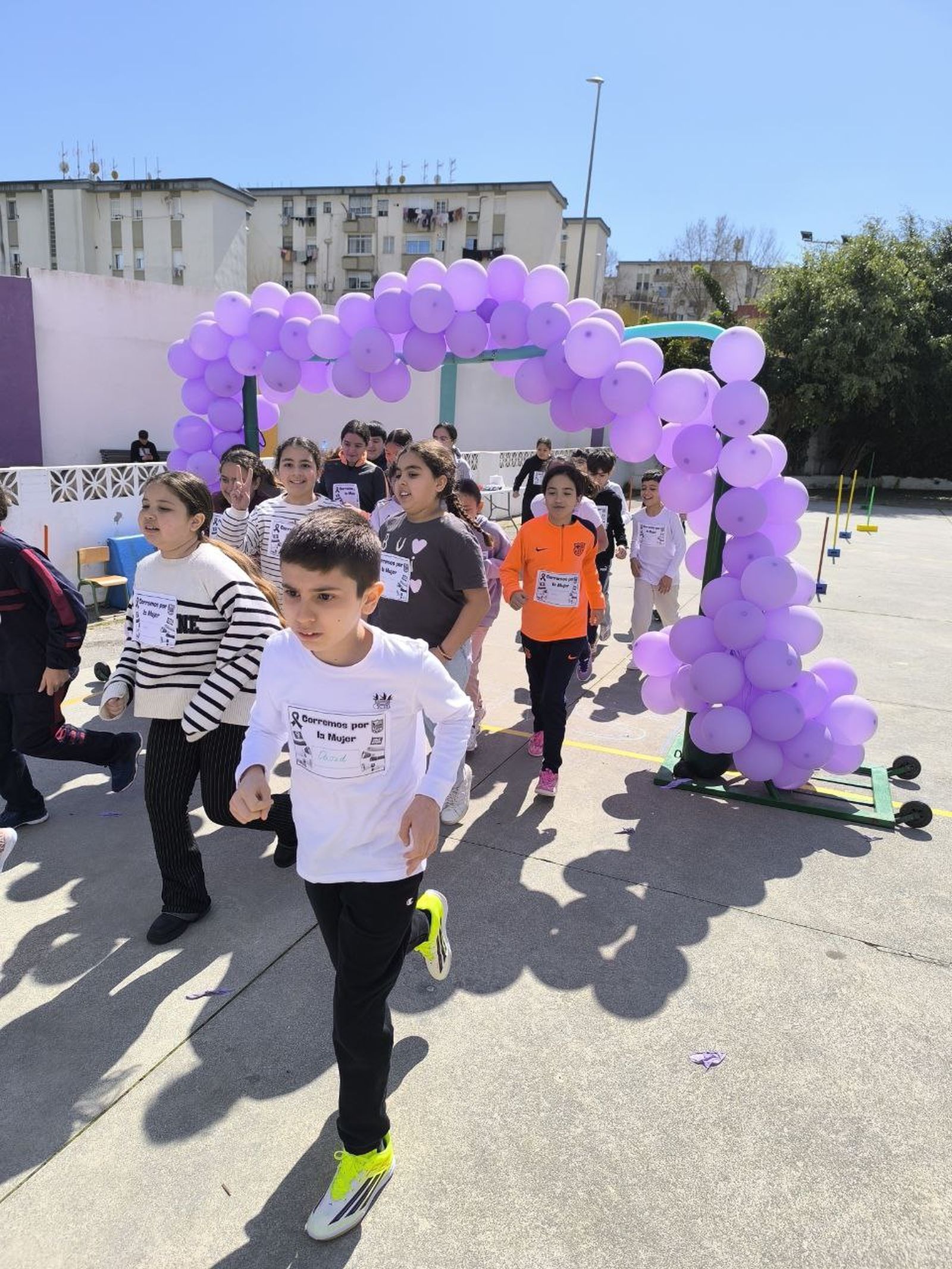 El 'Rey Juan Carlos I' corre por la igualdad