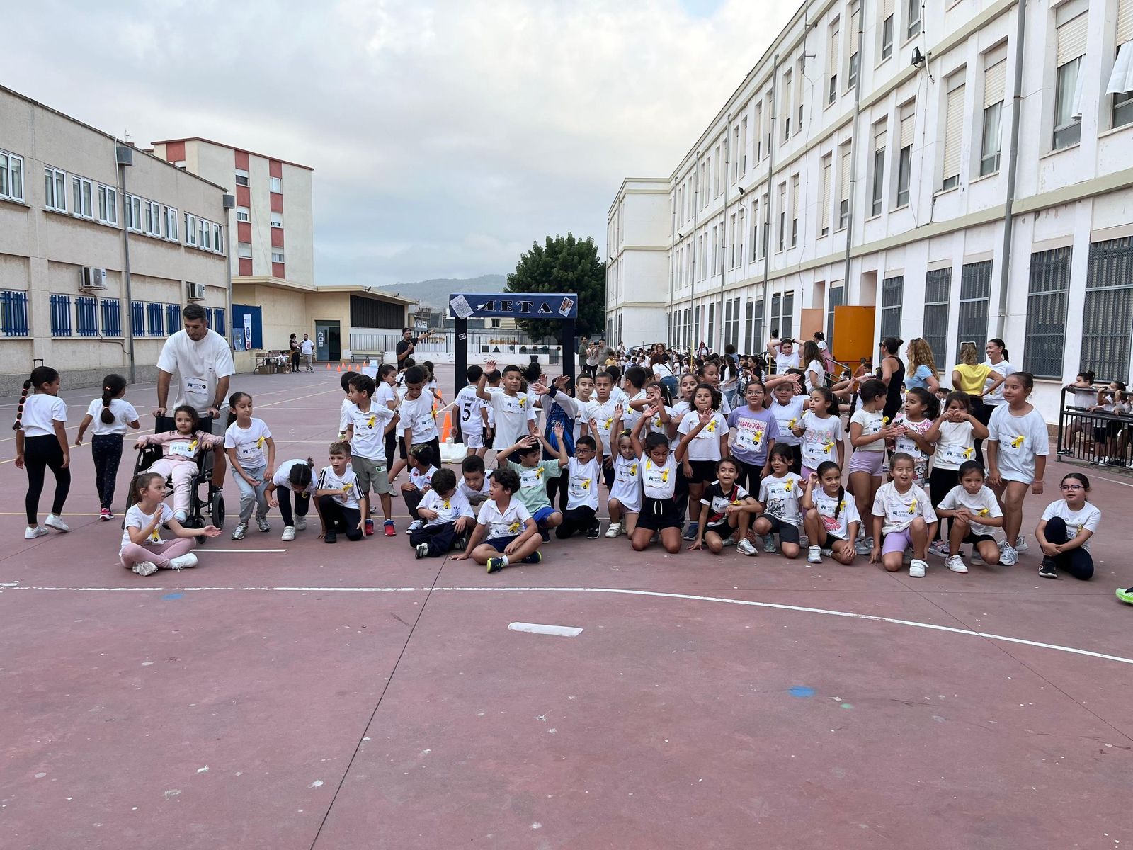 FOTOGALERÍA | Así vivieron “La Vuelta al Cole contra la leucemia infantil” en el CEIP Maestro José Acosta