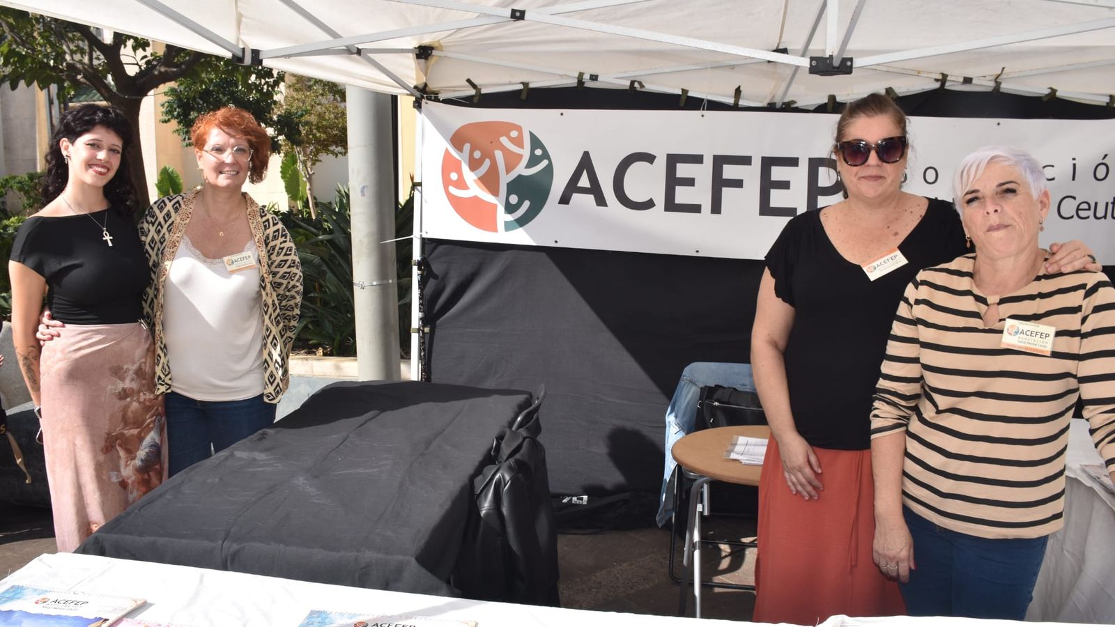 Miembros de ACEFEP durante la jorandade sensibilización organizada por el Día Mundial de la Salud Mental Miembros de ACEFEP durante la jorandade sensibilización organizada por el Día Mundial de la Salud Mental