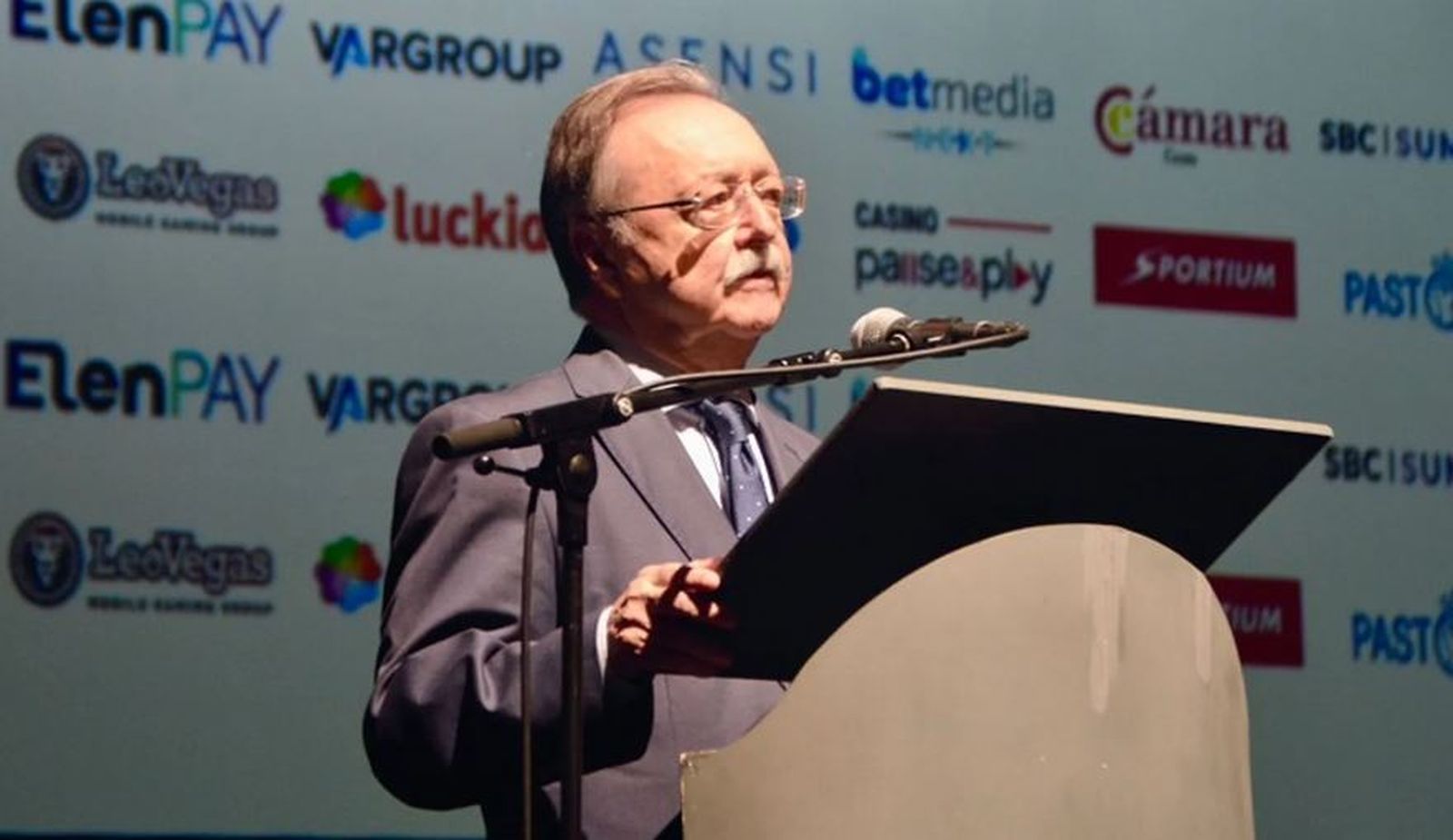 El presidente de la Ciudad, Juan Vivas, en la inauguración de Bet On Ceuta de 2025