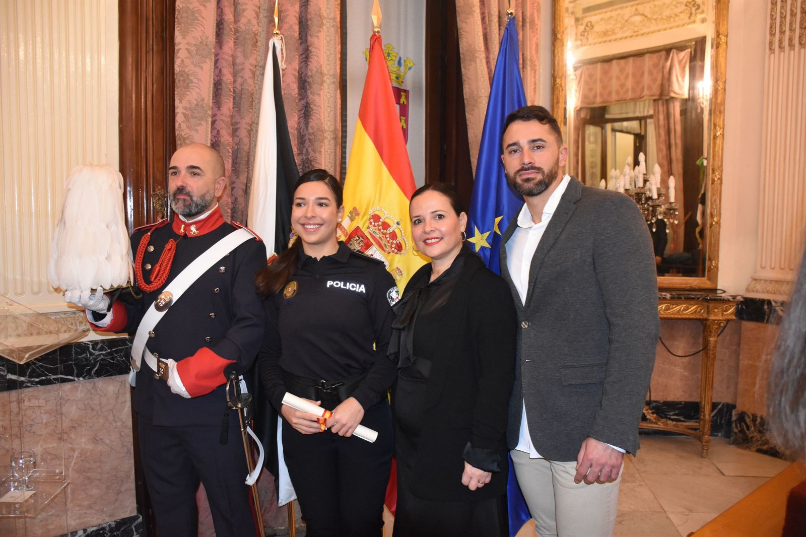 La toma de posesión de los 15 nuevos policías locales, en imágenes