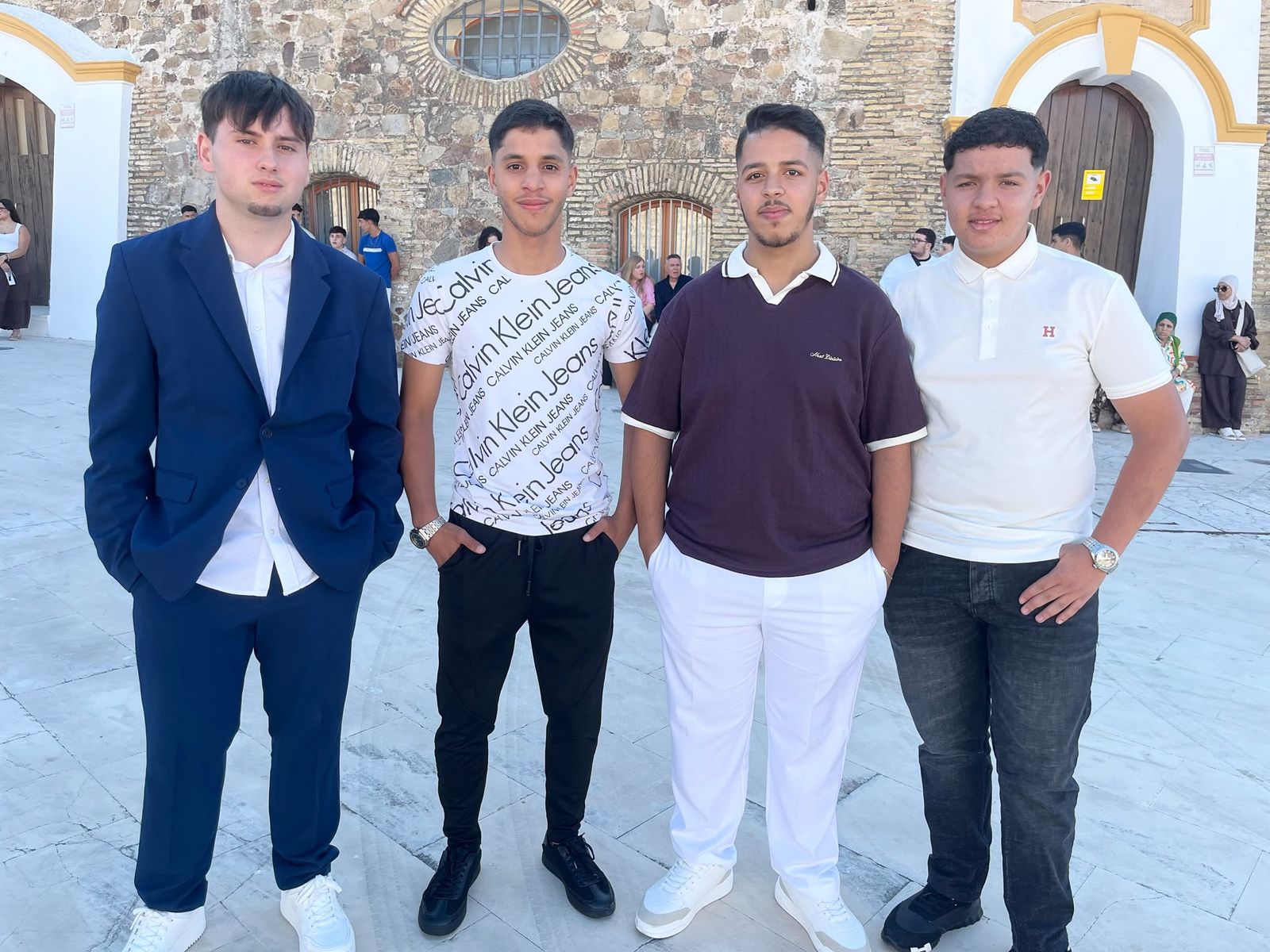 El Almina celebra un multitudinario acto de graduación de 300 alumnos