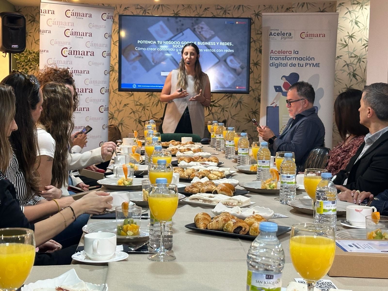 Badimón se dirige a los empresarios participantes en la jornada de formación