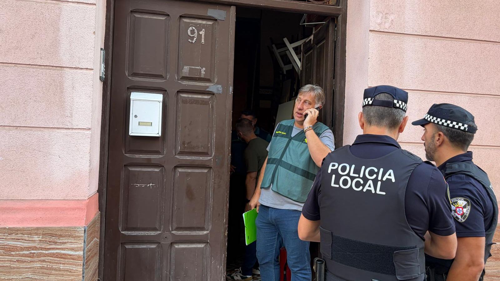 Operativo de la Guardia Civil para desmantelar un piso patera