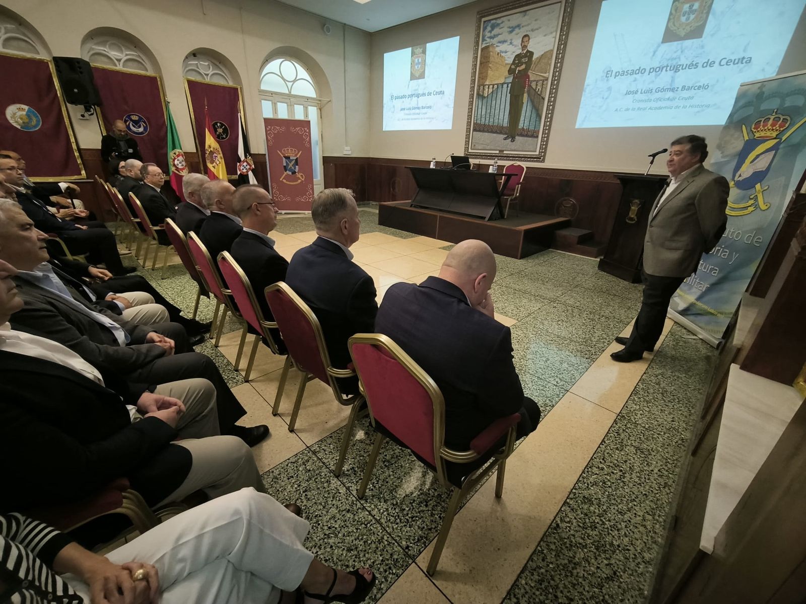 Gómez Barceló, durante su disertación en el Casino Militar