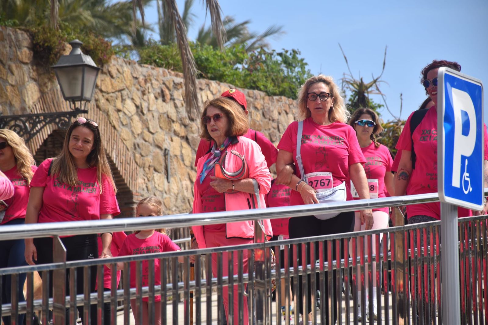 Ceuta se viste de rosa para abrazarse a la vida