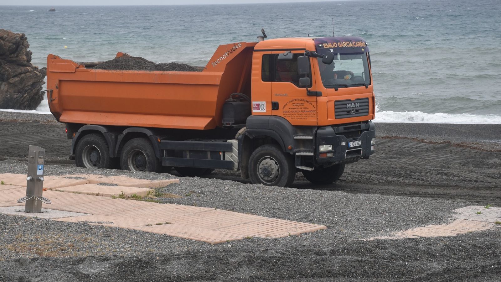Durante estas semanas se está trabajando en el aporte de arena en diferentes playas