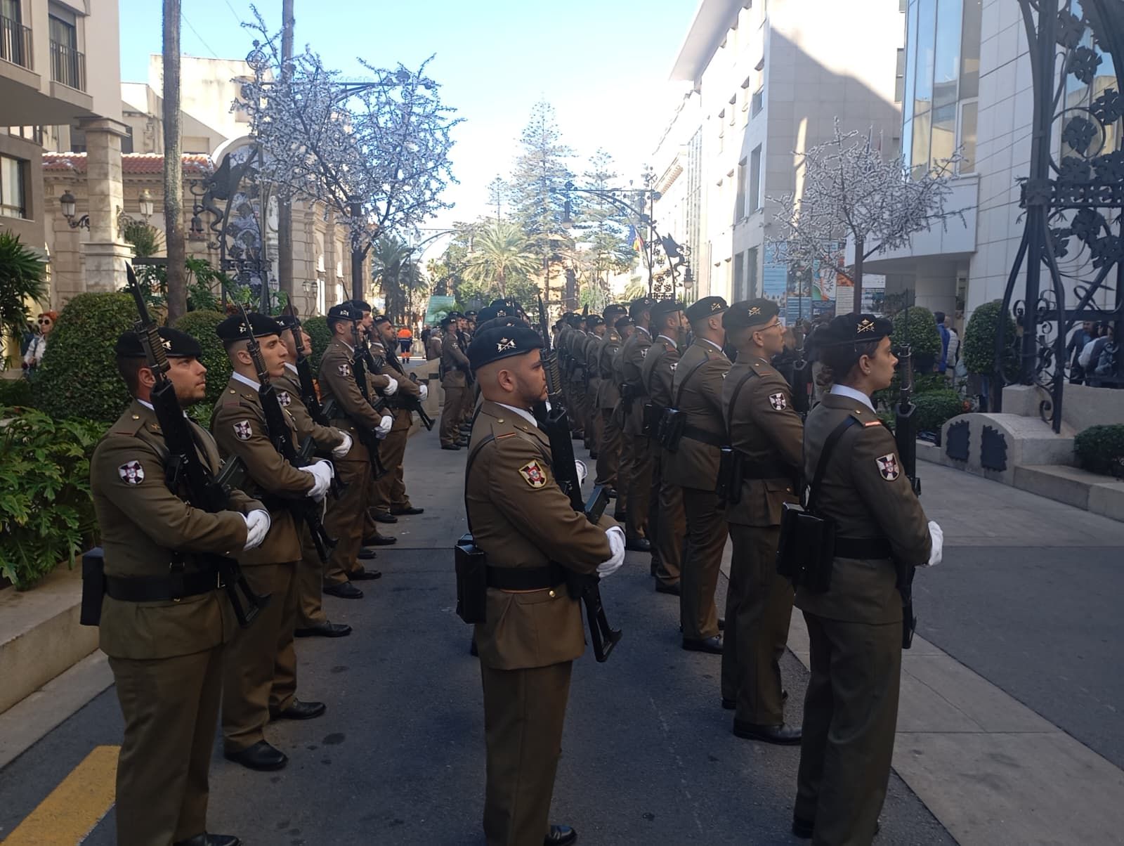 Así ha sido la imposición de la Medalla de Plata de la Ciudad a Caballería