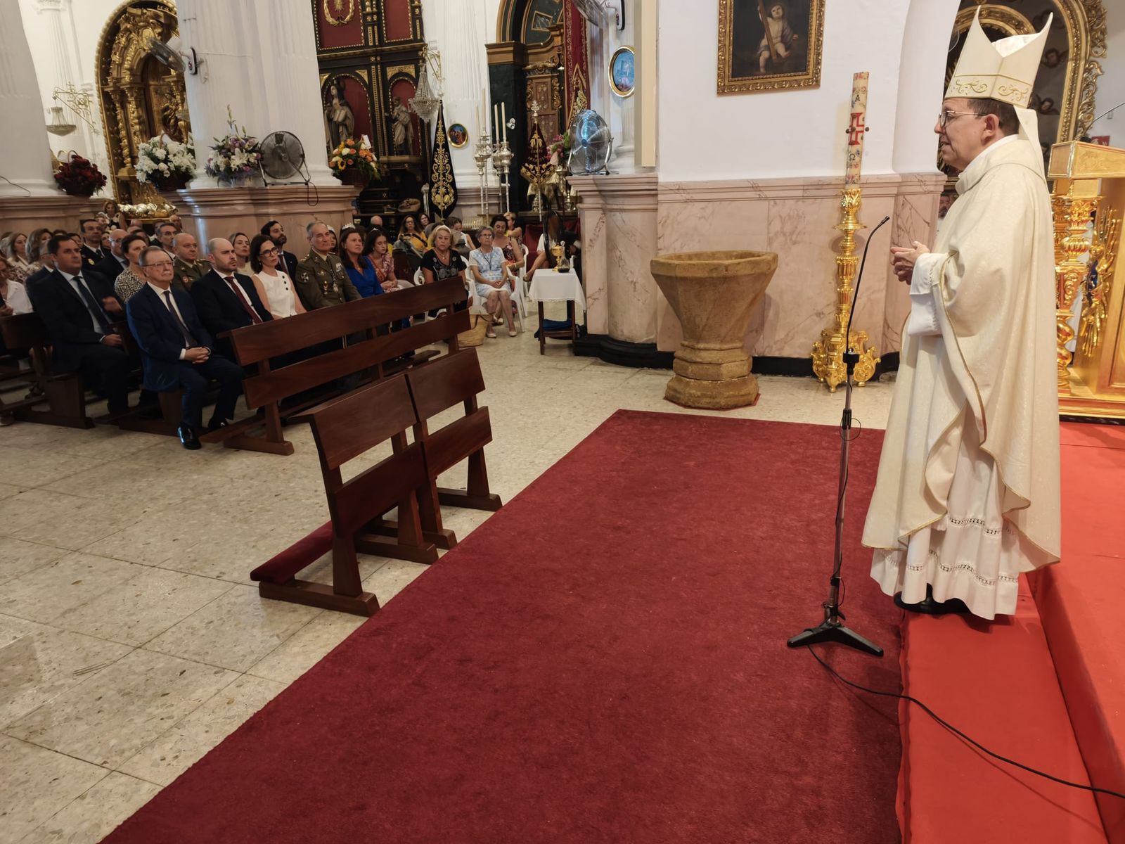 La Virgen de África emociona a Ceuta en una procesión para la historia