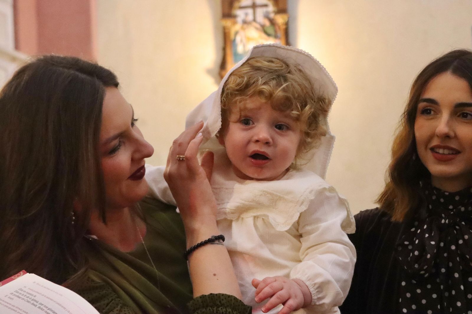 Rodrigo recibe el sacramento del bautismo