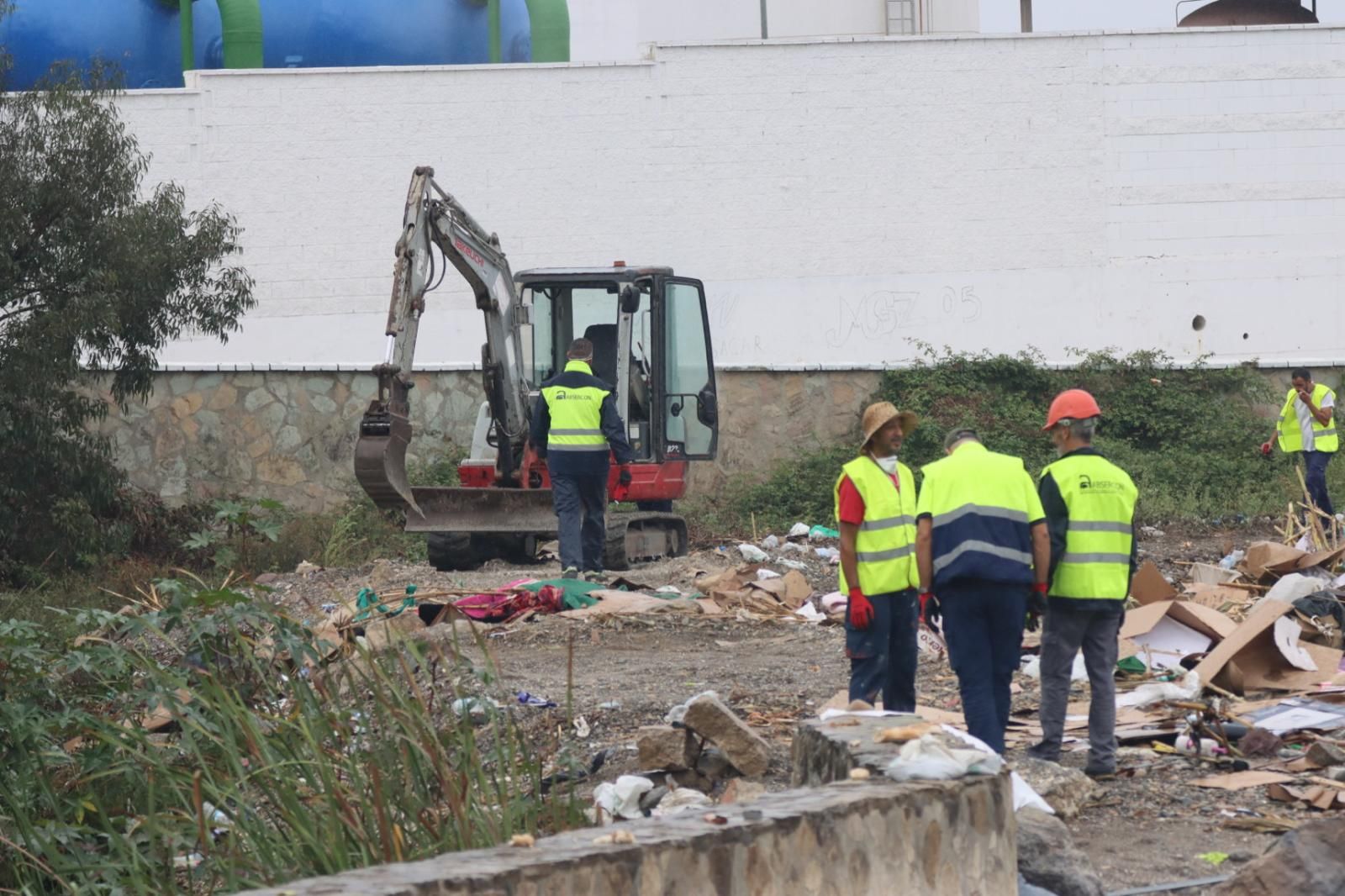 Benítez sigue bajo vigilancia mientras avanza una limpieza que dará paso al vallado
