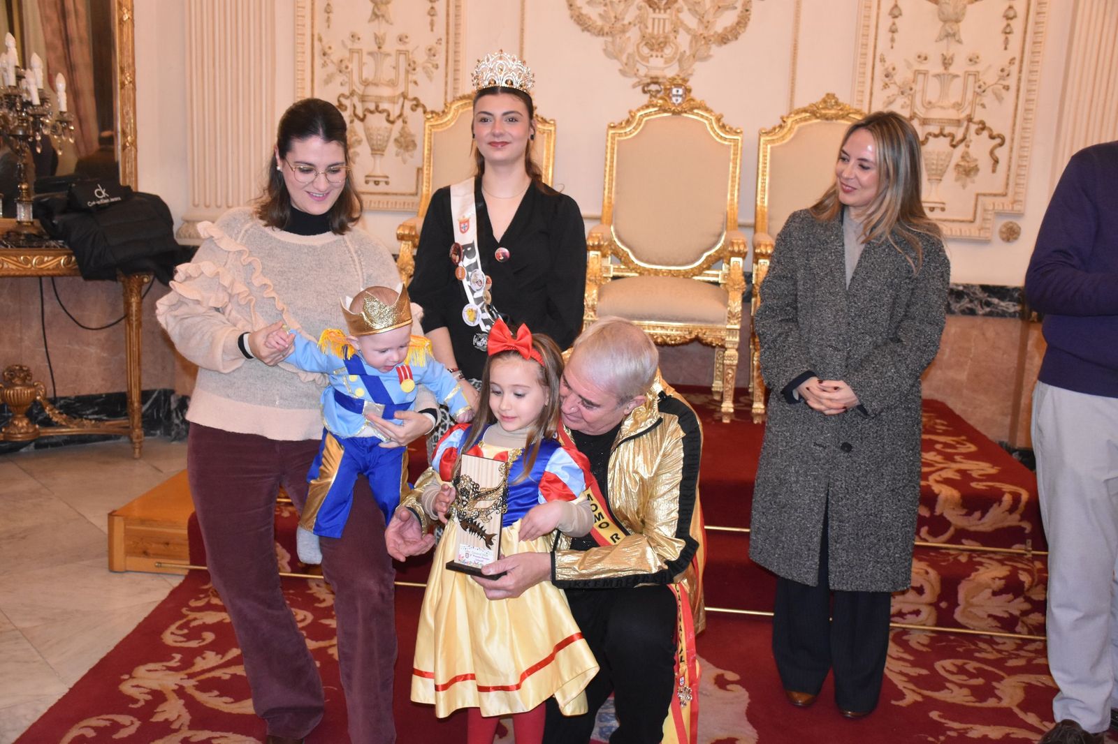 El Carnaval brilla por última vez este año con los premios de las cabalgatas