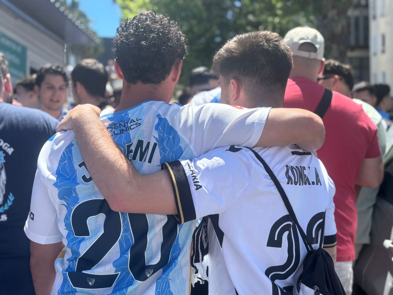 Aficionados en la previa del partido