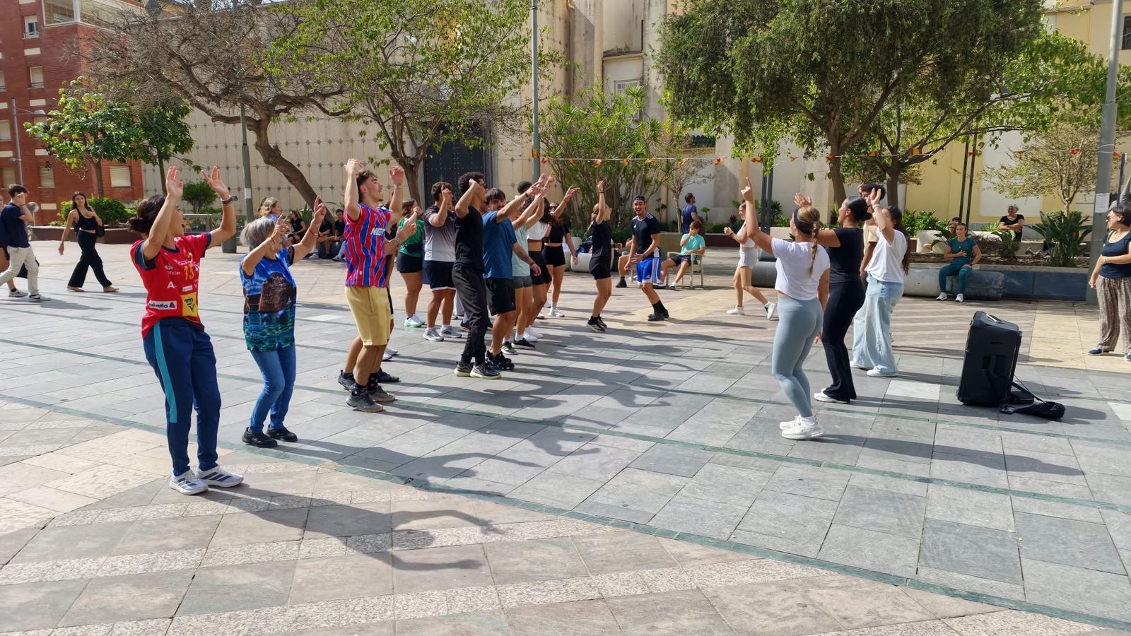 El alumnado de FP del Clara Campoamor, de huelga en Plaza de los Reyes contra las restricciones para las actividades al aire libre