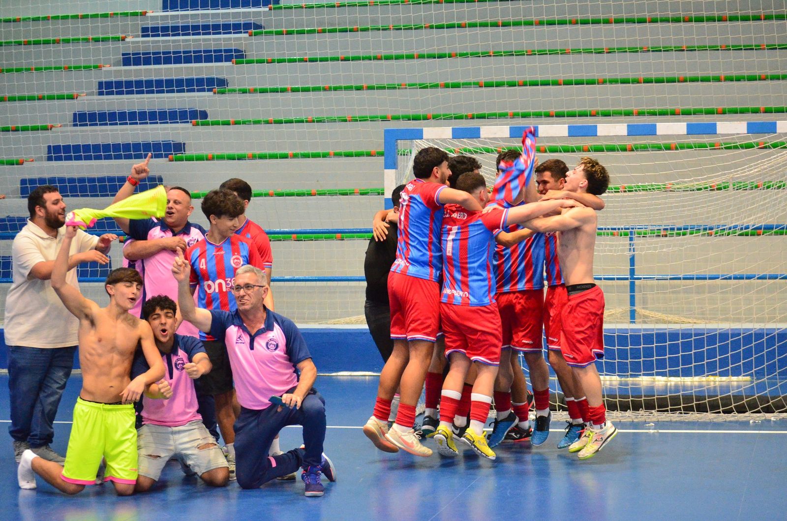 Lucha por el título de la Liga Juvenil de Fútbol-sala