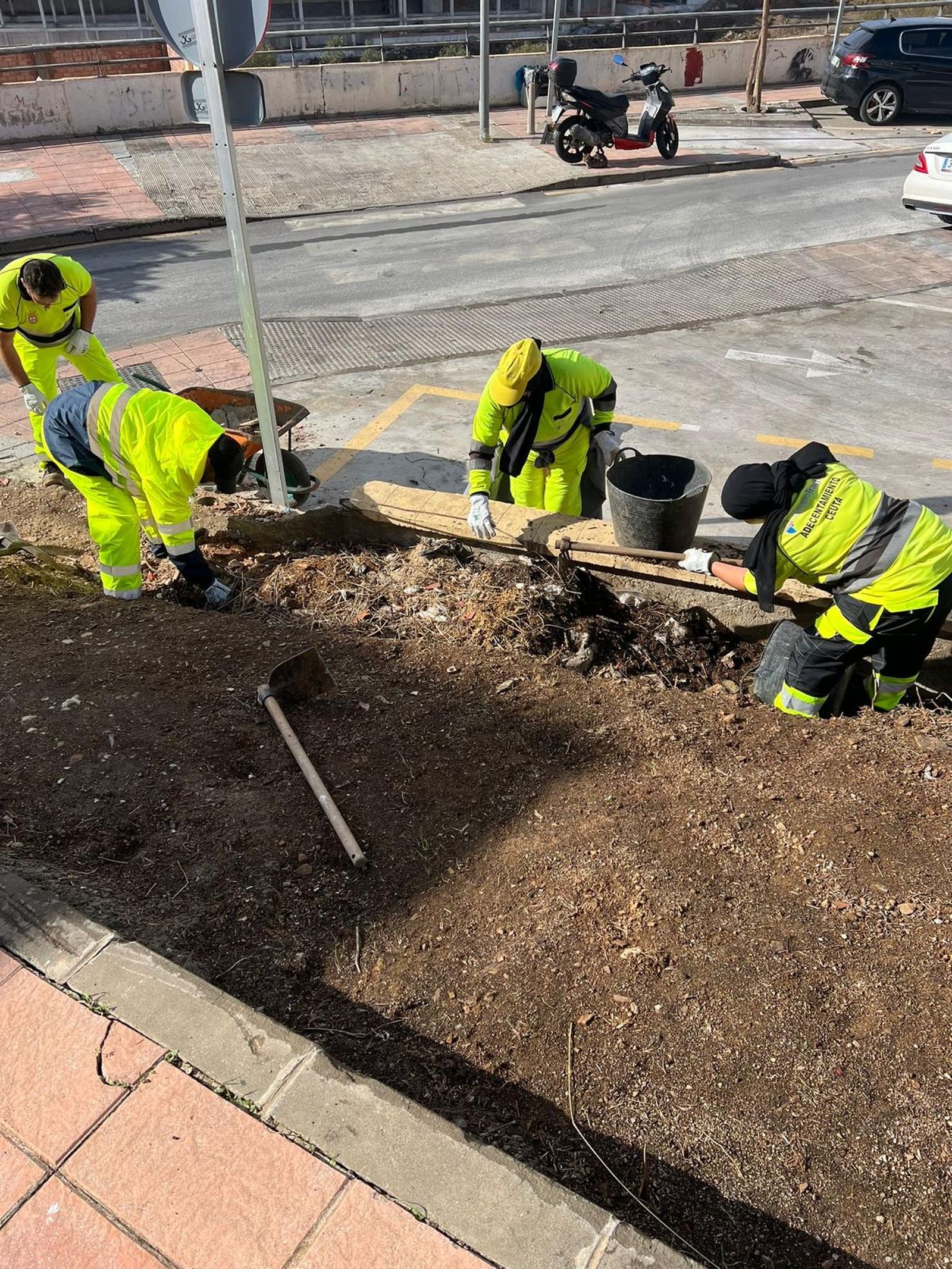 La Ciudad acomete trabajos de limpieza, desbroce y mantenimiento en distintas barriadas