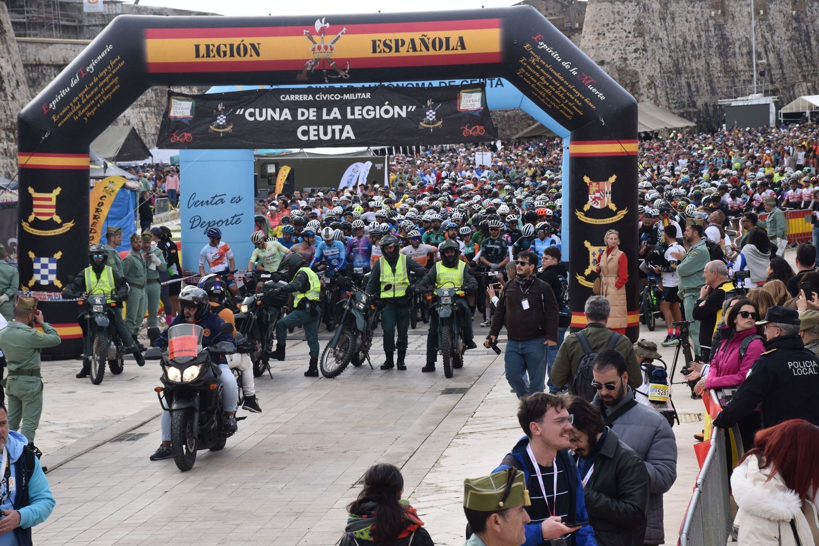 FOTOGALERÍA | Miles de corredores toman la salida en la X Cuna de la Legión: mira las imágenes