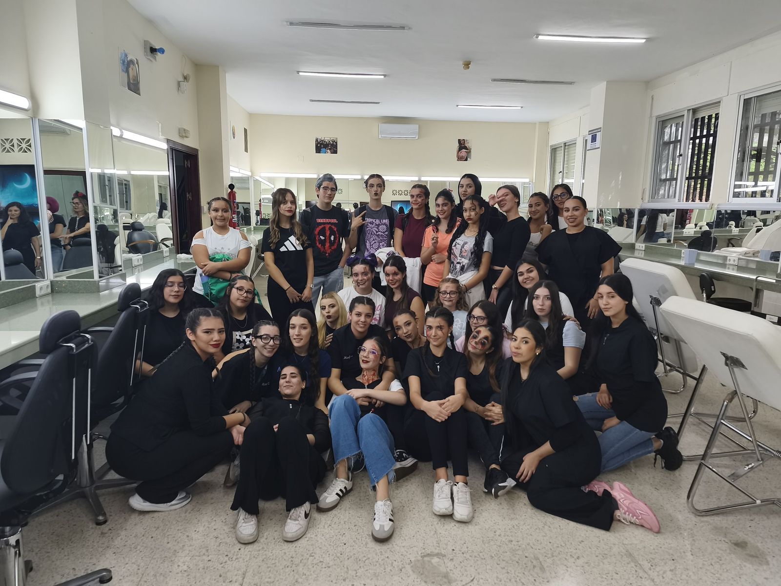 Alumnos del Siete Colinas participan en un taller de caracterización de Halloween Alumnos del Siete Colinas participan en un taller de caracterización de Halloween