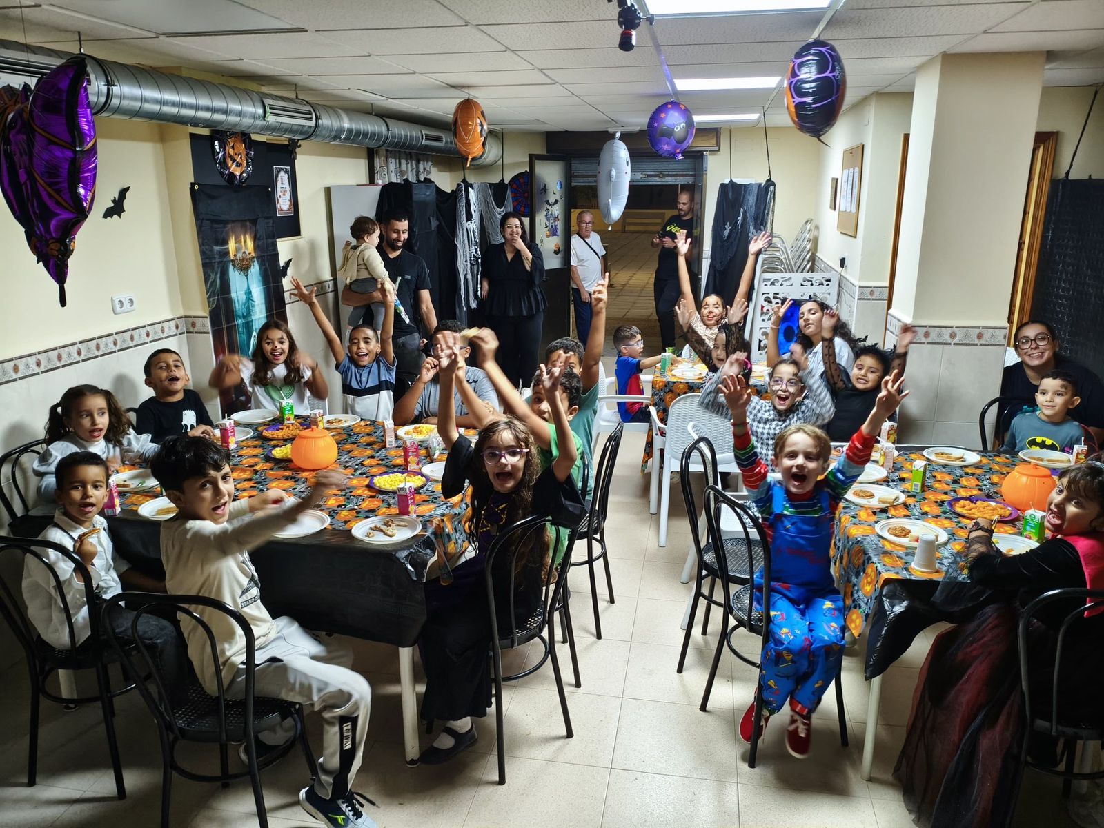 Vecinos de Miramar Alto celebrando Halloween Vecinos de Miramar Alto celebrando Halloween