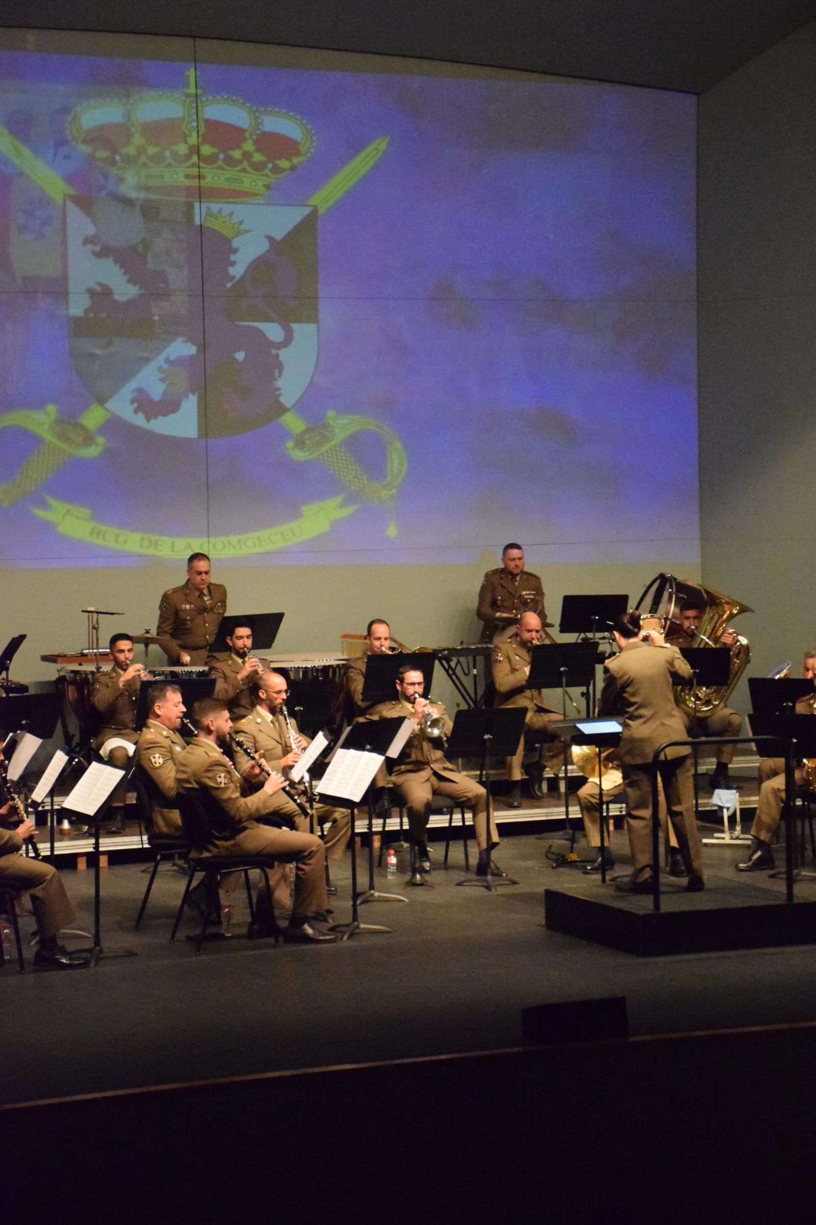 El Revellín vibra con la Banda de Música de la Comandancia