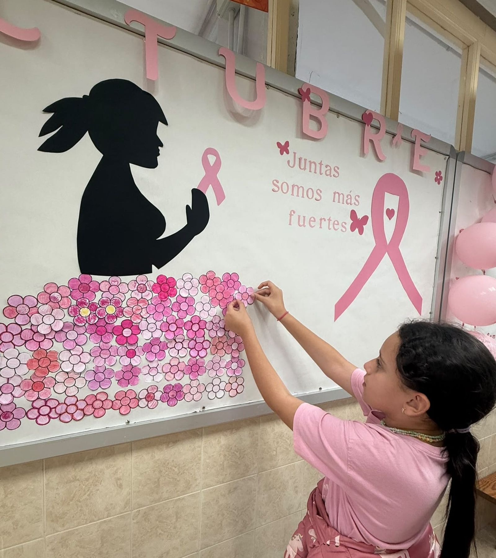 El CEIP anta Amelia con las enfermas del Cáncer de Mama
