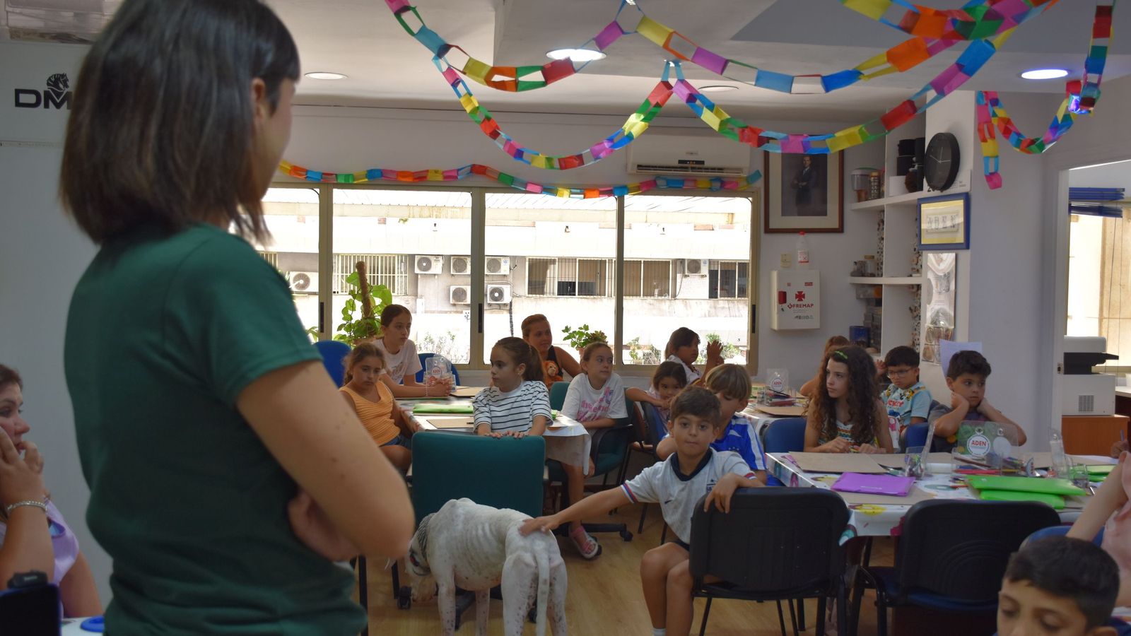 Taller sobre primates organizado por la bichóloga de Ceuta en el campamento de verano de ADEN