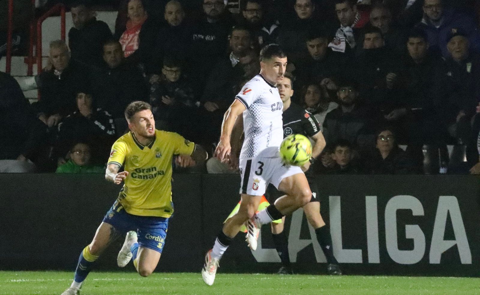 El primer tiempo entre AD Ceuta y Las Palmas se vive con 0-0 en el Alfonso Murube