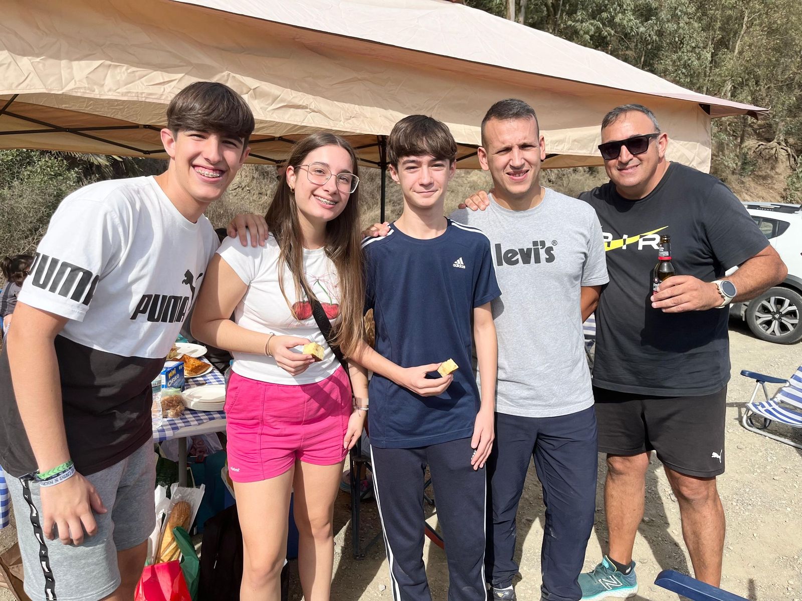 Una Mochila vivida con un ojo puesto en la preservación del entorno natural Una Mochila vivida con un ojo puesto en la preservación del entorno natural