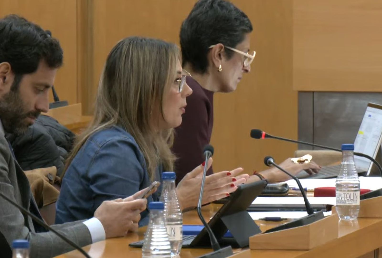 La consejera de Educación, Pilar Orozco, durante el pleno de este jueves