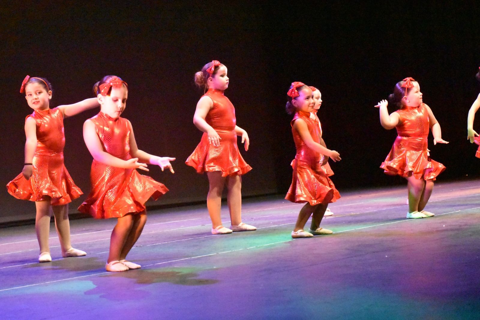 Más de cien bailarinas convierten el Revellín en un escenario de emoción y talento