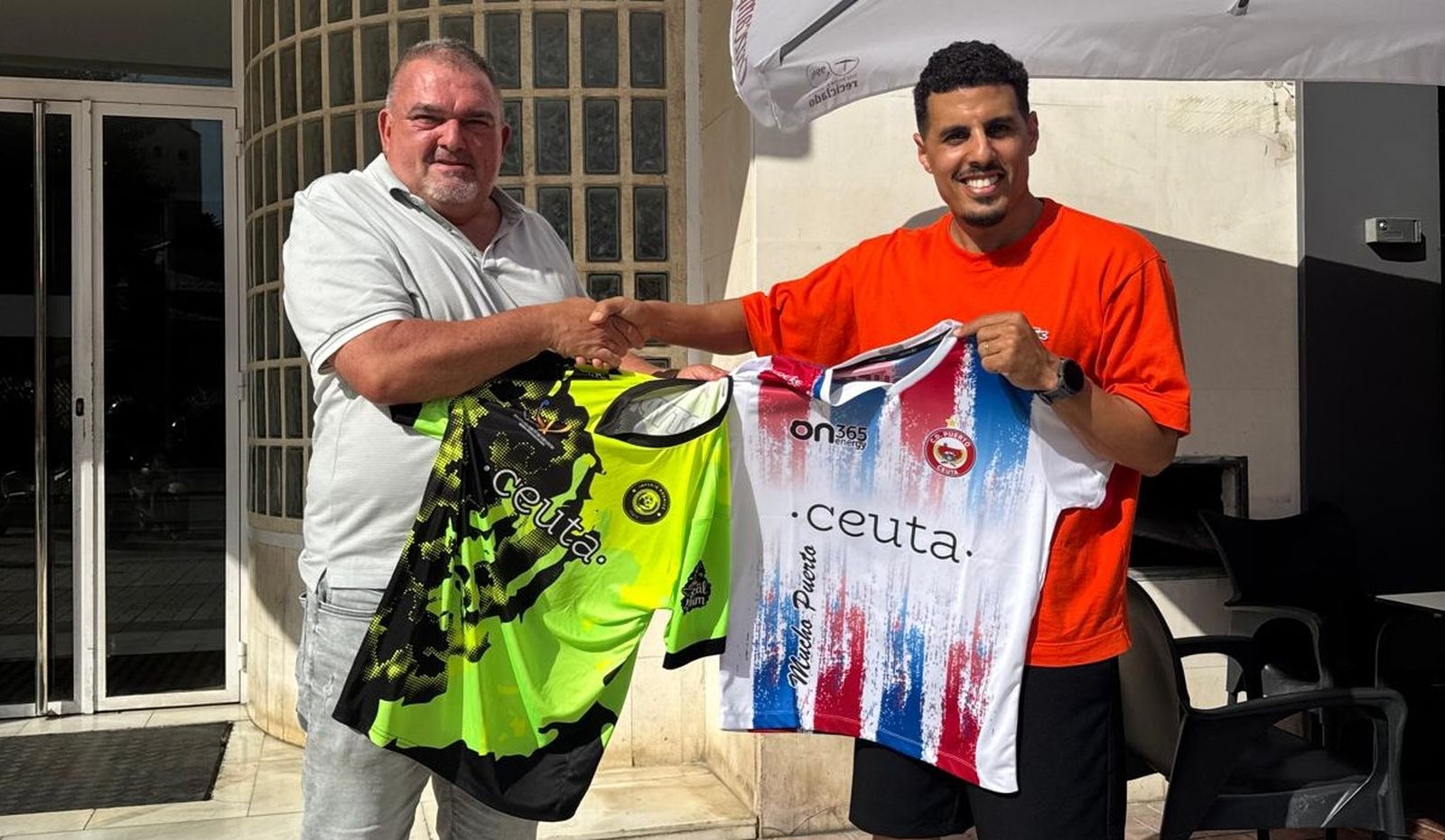 La firma del acuerdo ha sido formalizada por Francisco Galán, conocido deportivamente como "Paquirri", en representación del CD Puerto Atlético, y por Hamza Maimon, director deportivo del Imperio AD Ceuta FS