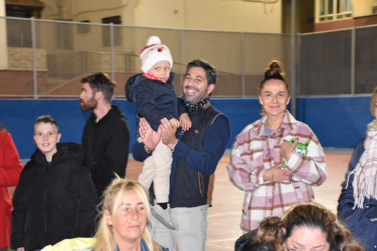 El Polígono celebra su primera Zambomba Flamenca con música y tradición