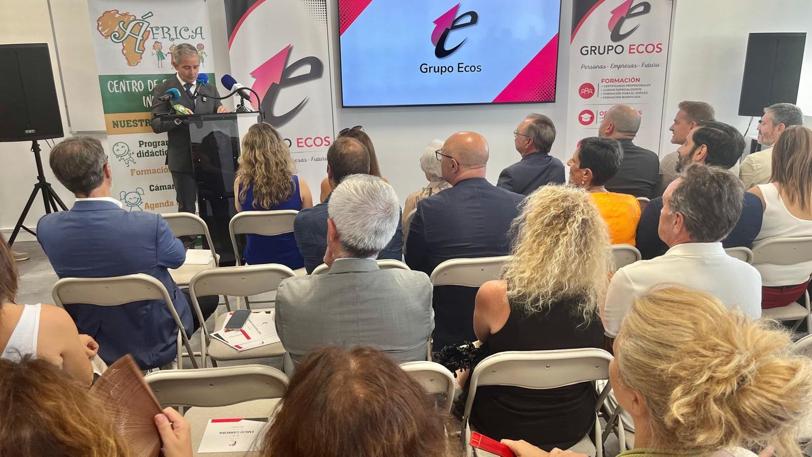El director de Grupo Ecos, Juan José Díaz, durante su discurso en la inauguración del nuevo centro