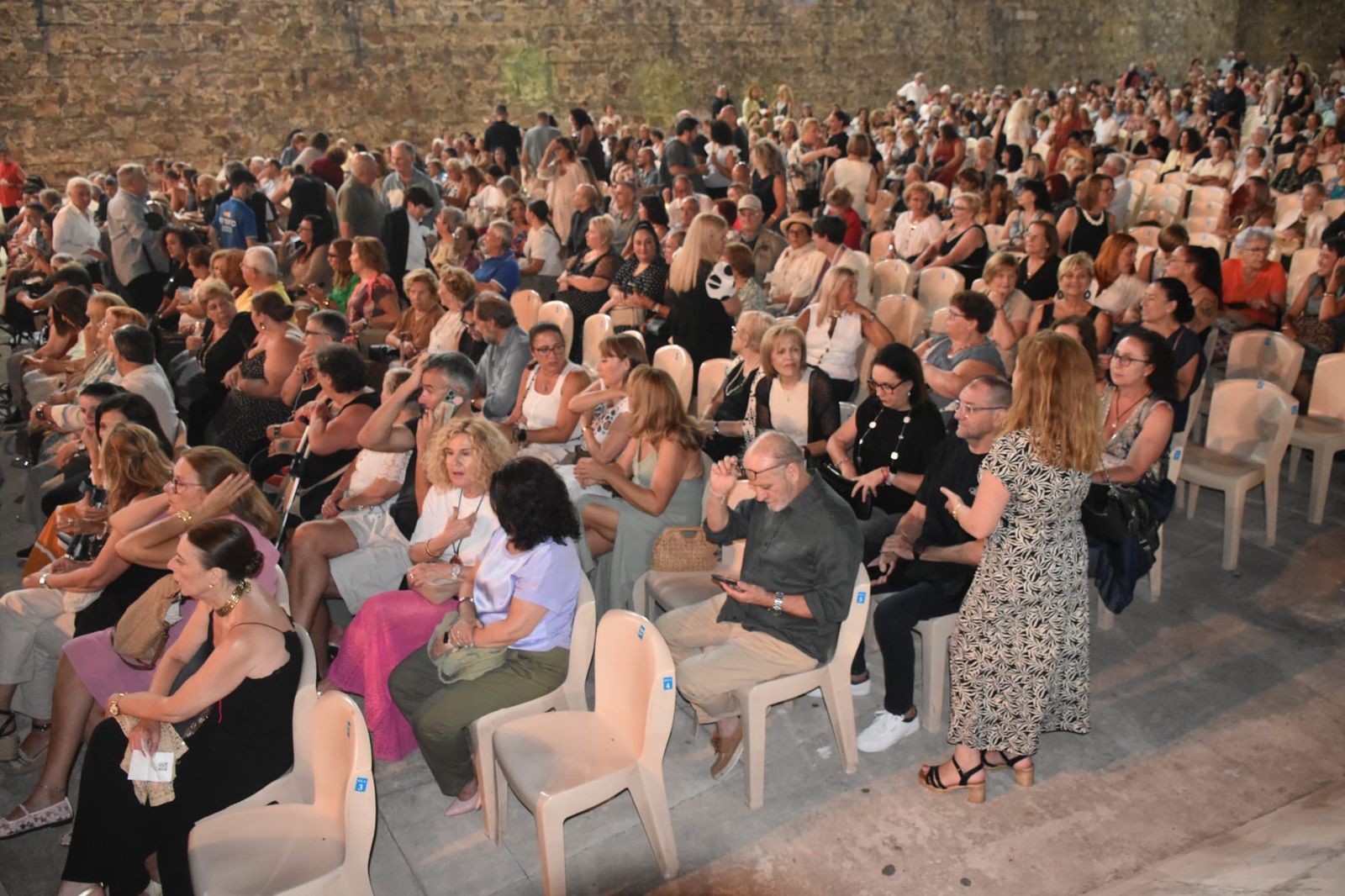 Miguel Poveda llena de poderío las Murallas en la noche más flamenca del año