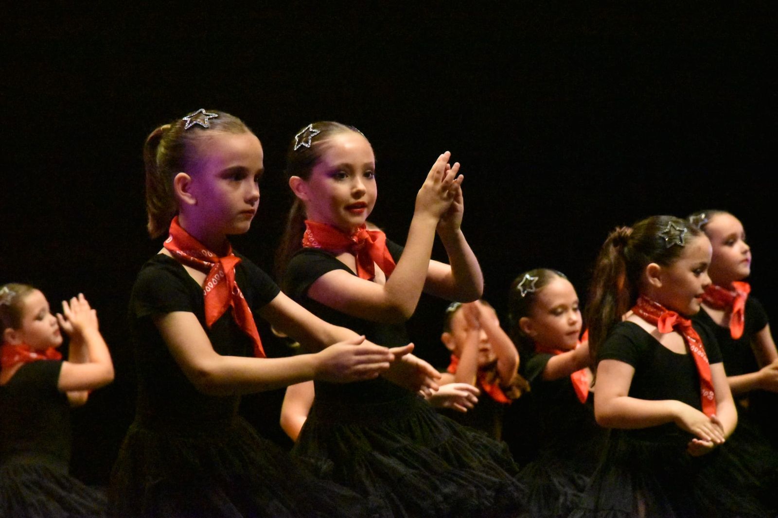 Más de cien bailarinas convierten el Revellín en un escenario de emoción y talento
