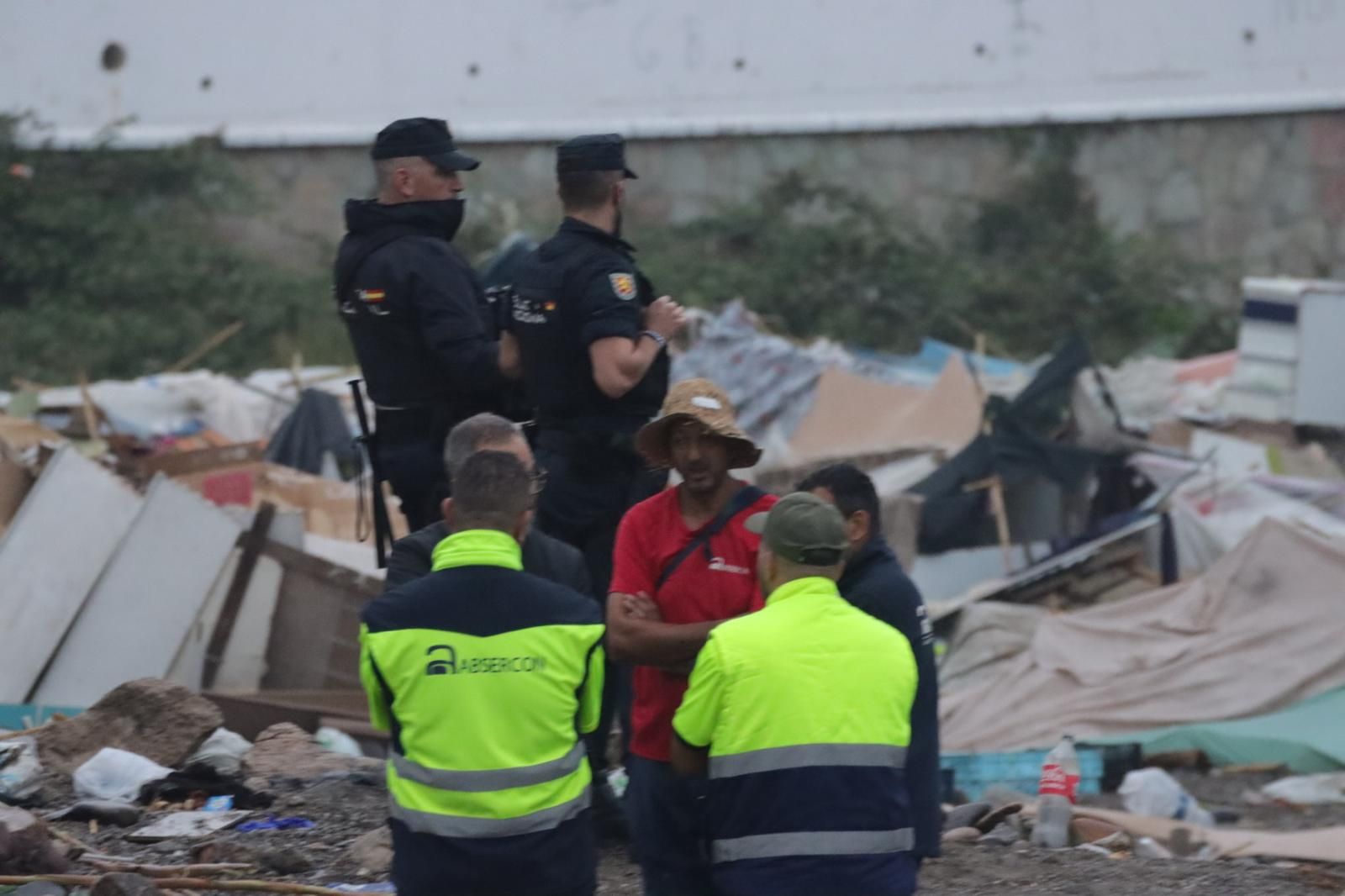 Benítez sigue bajo vigilancia mientras avanza una limpieza que dará paso al vallado