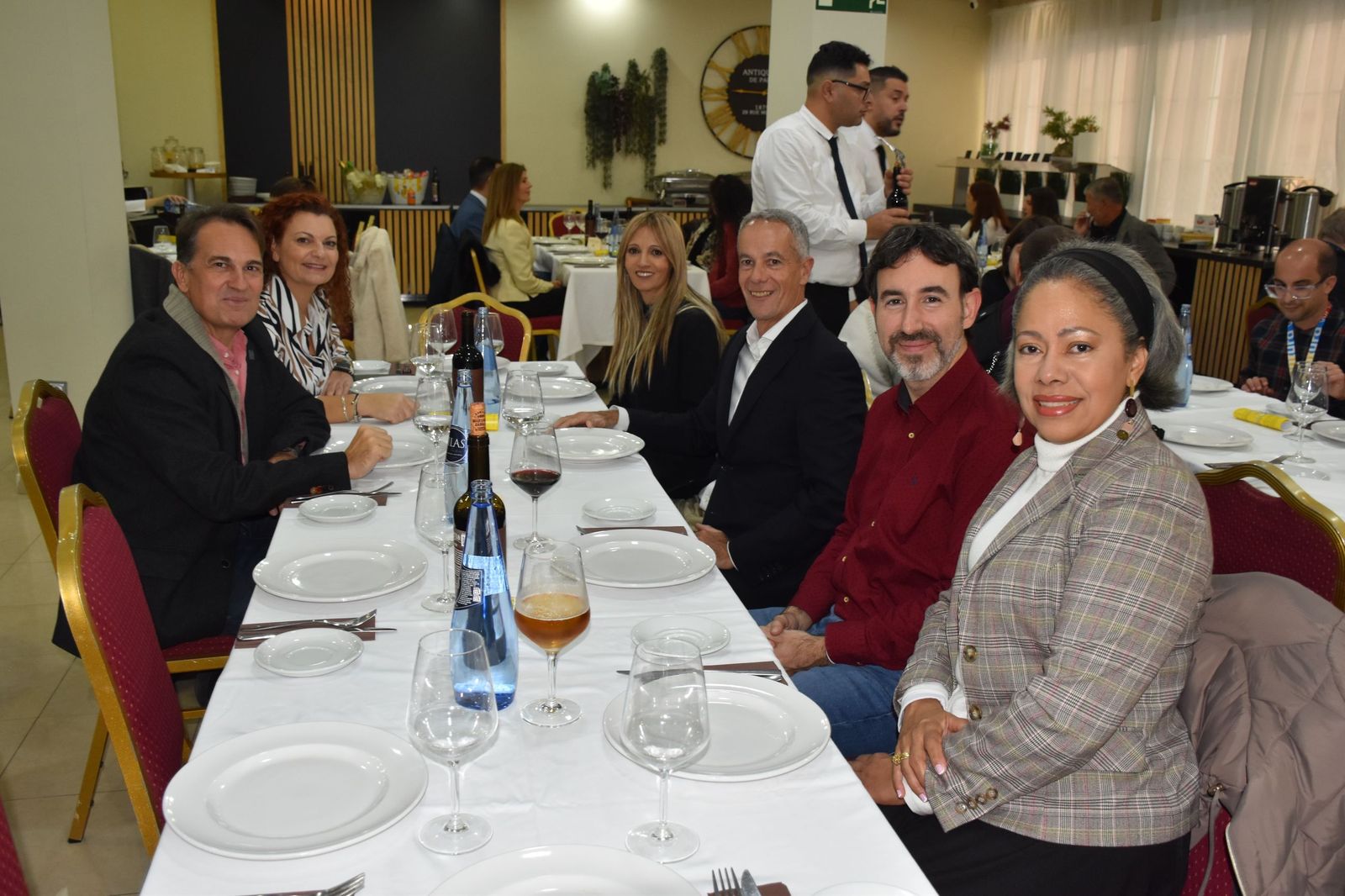 Brindis, risas y espíritu navideño en los restaurantes de la ciudad