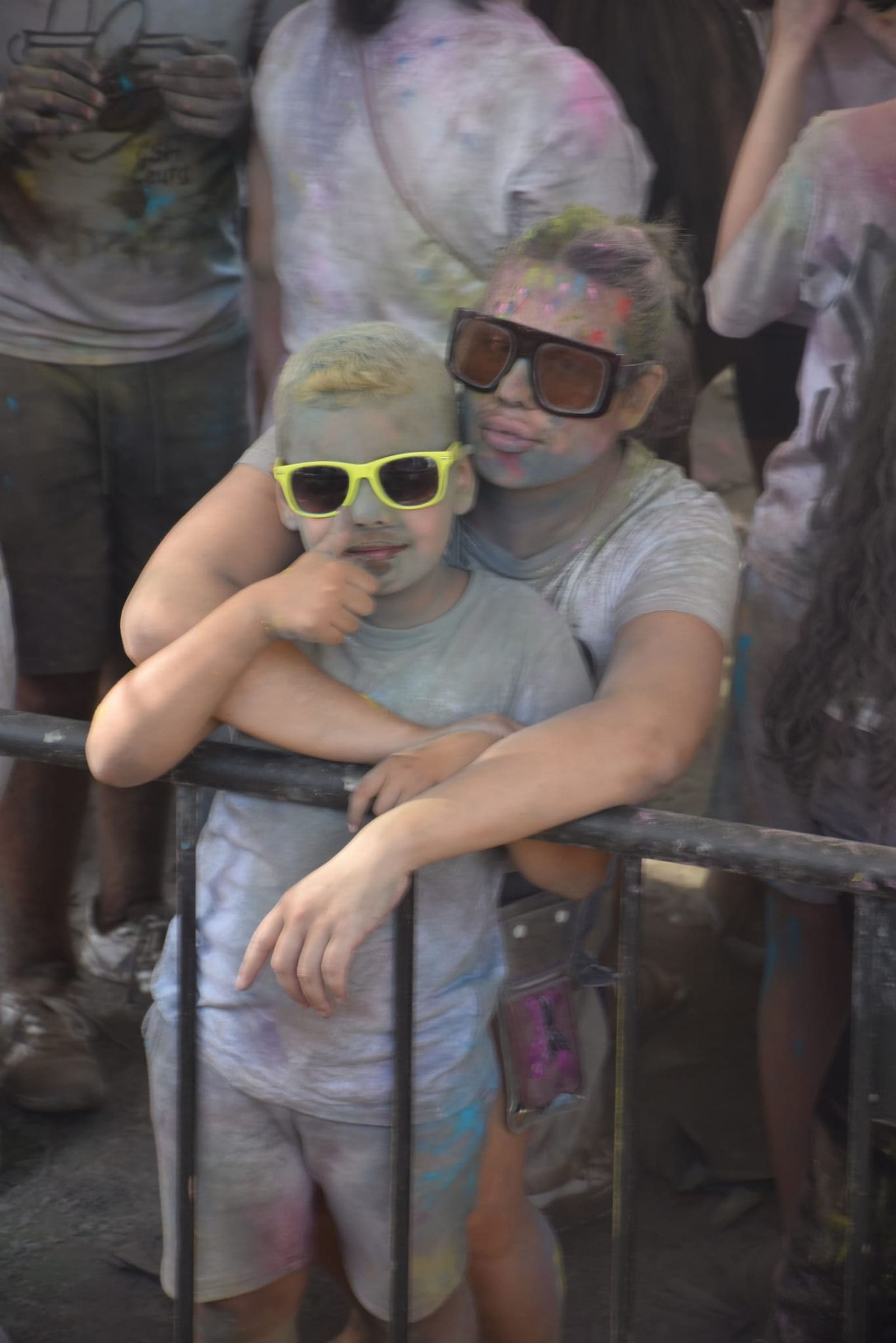 El Holi vuelve a teñir Ceuta de color por la solidaridad y el amor
