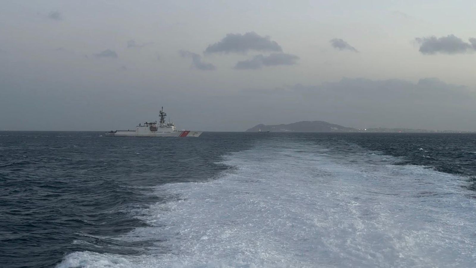 El patrullero de la Guardia Costera estadounidense en el Estrecho hace dos semanas