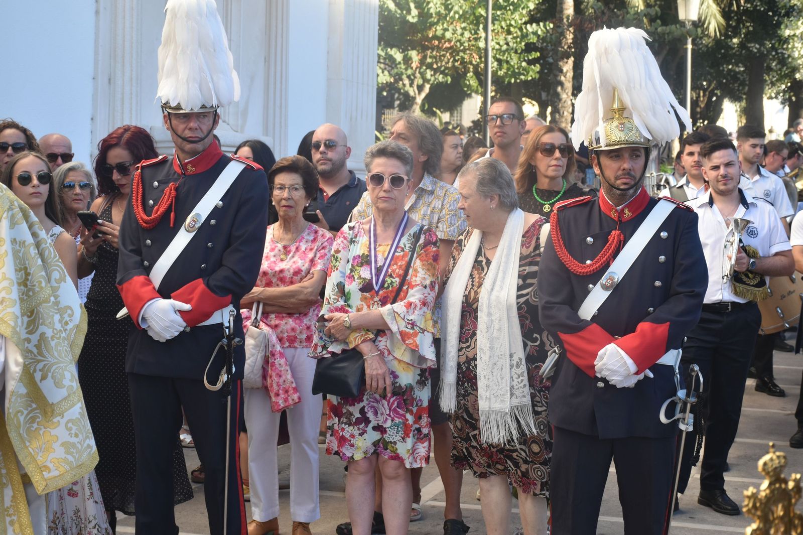 La Virgen de África emociona a Ceuta en una procesión para la historia