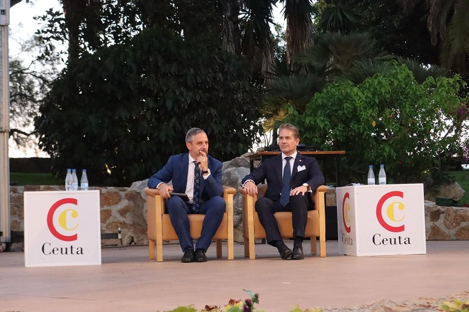 Juan Bravo recibe la primera Medalla de Oro de la Cámara de Comercio: “Es el reflejo de mi vida”. / FOTO REDUAN Juan Bravo recibe la primera Medalla de Oro de la Cámara de Comercio: “Es el reflejo de mi vida”. / FOTO REDUAN