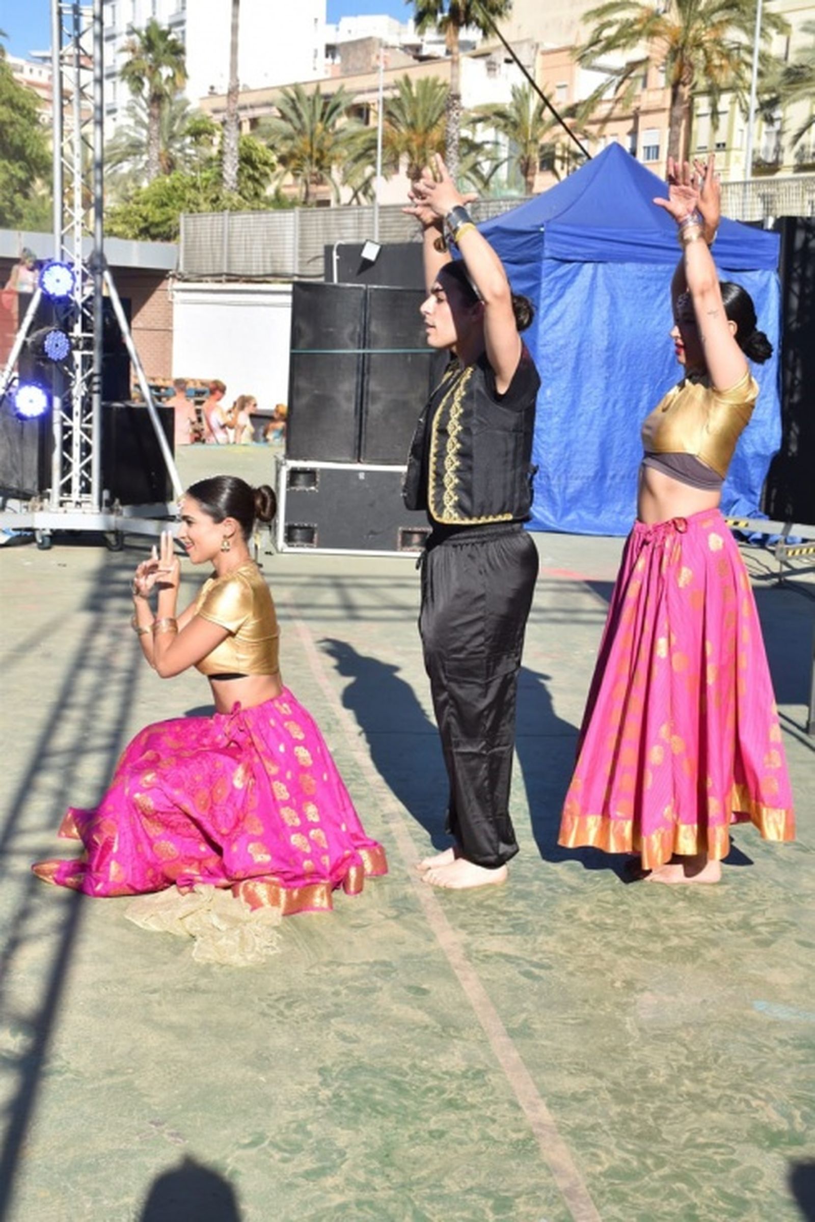 Bailarines de la coreografía de Bollywood./ FOTO NICOL'S