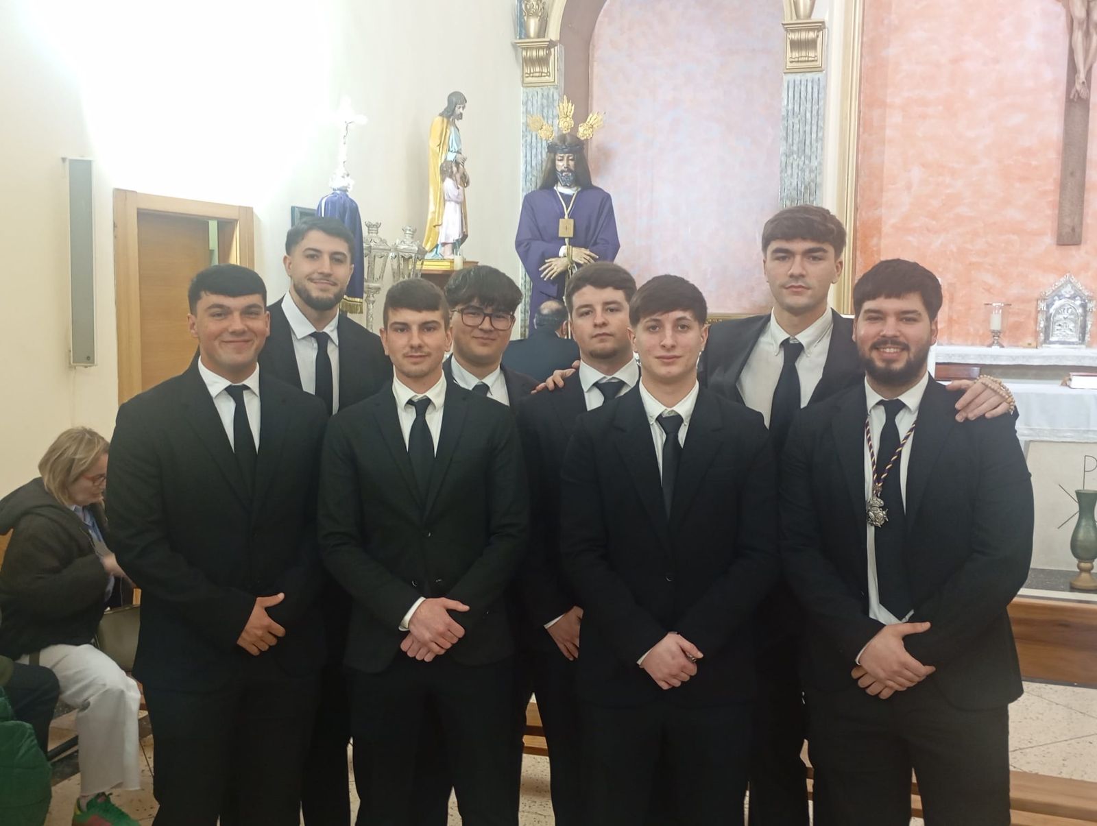 Comienza el traslado del Señor de Ceuta arropado por cientos de ceutíes