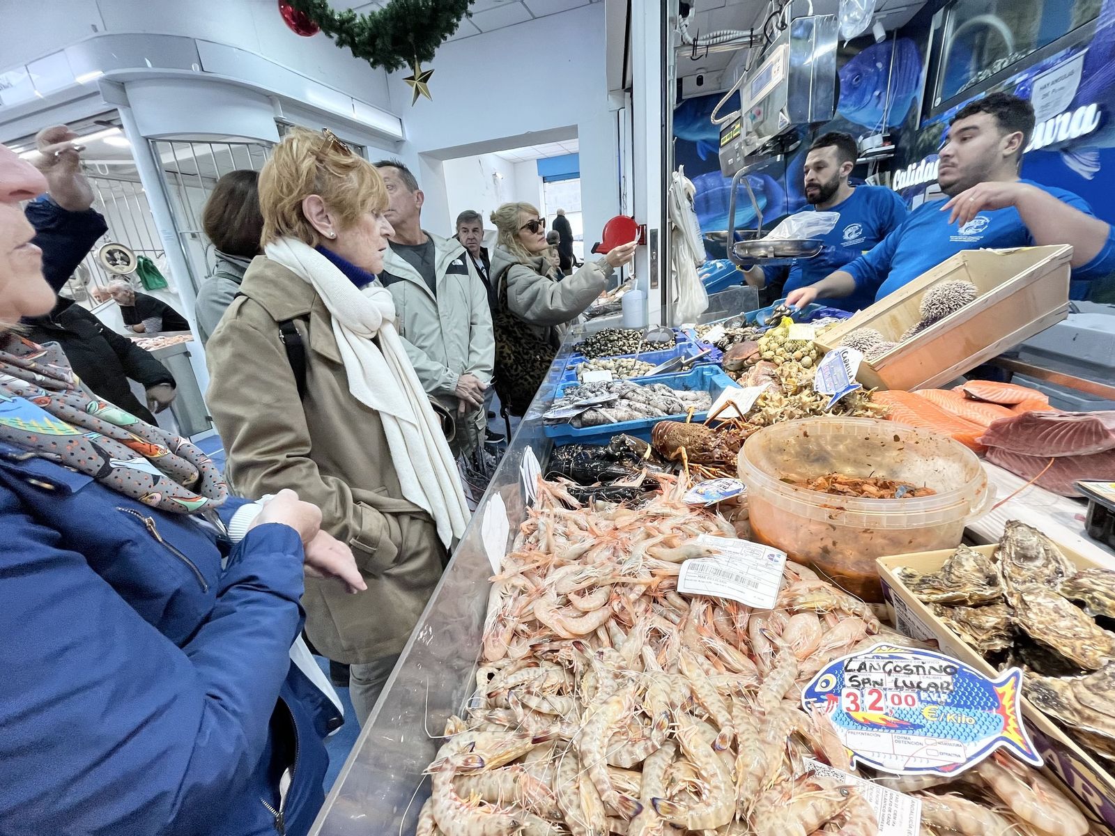 Imágenes de la pescadería de Younes en el Mercado Central.